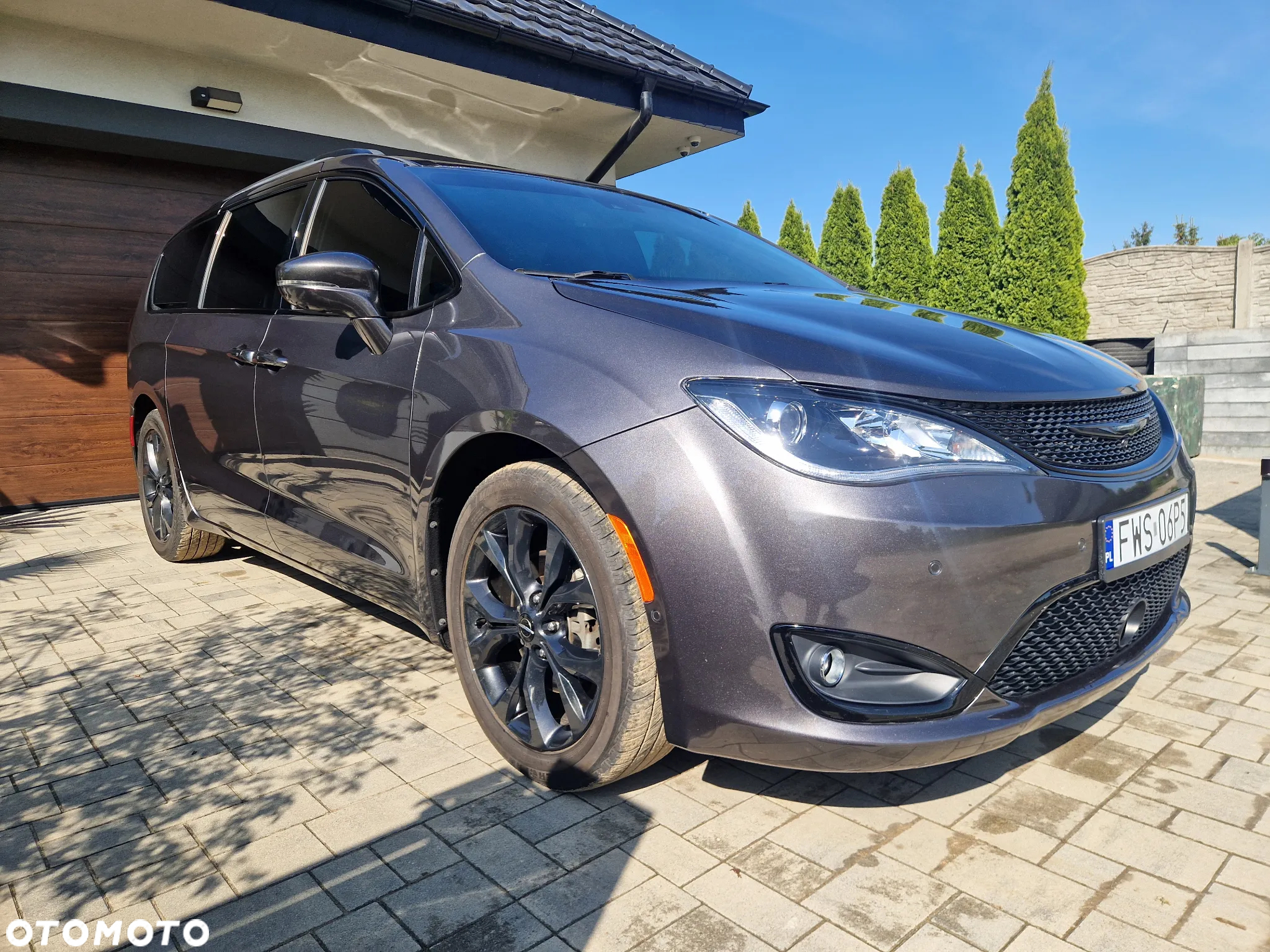 Chrysler Pacifica - 25