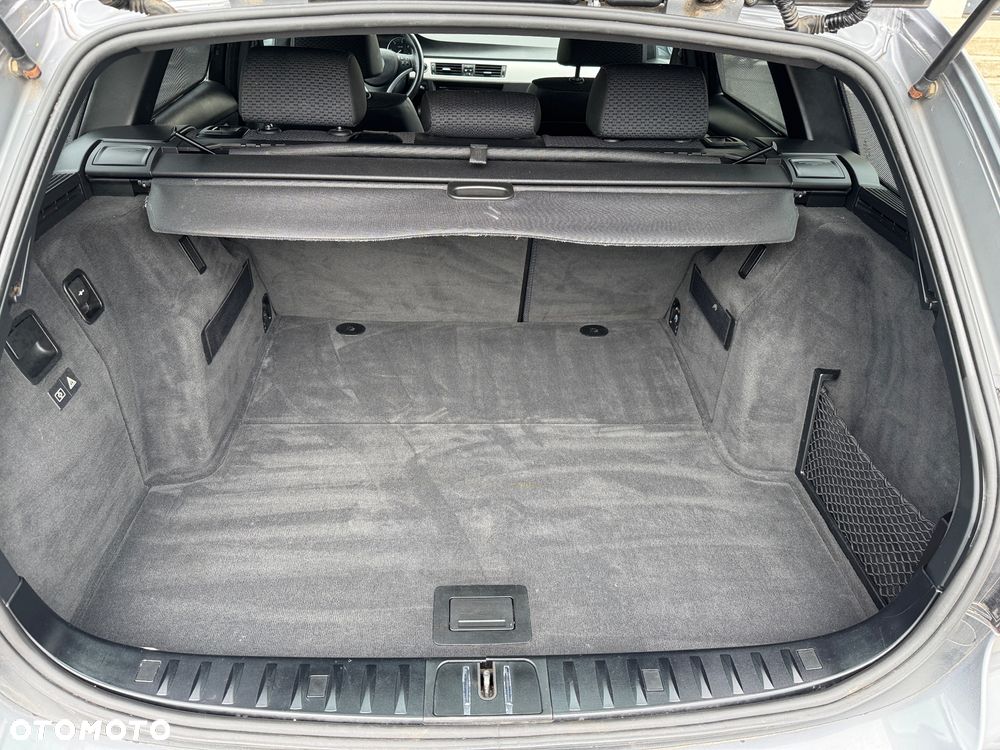 BMW Seria 3 320d DPF Touring - 23