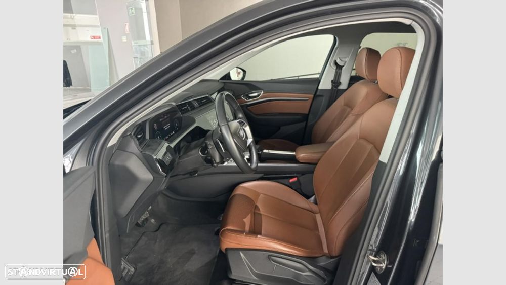 Audi Q8 e-Tron 55 quattro S line - 13