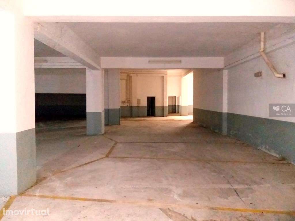 Parqueamento com 787m² situado no centro de Carvoeiro, Lagoa - Grande imagem: 2/8