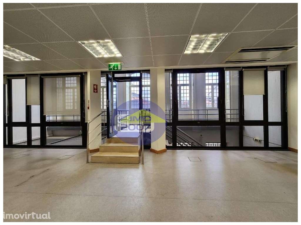 Edifício de serviços no centro de Vila Real - Grande imagem: 4/36