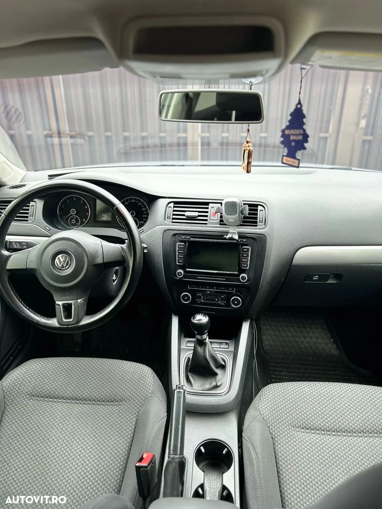 Volkswagen Jetta - 9