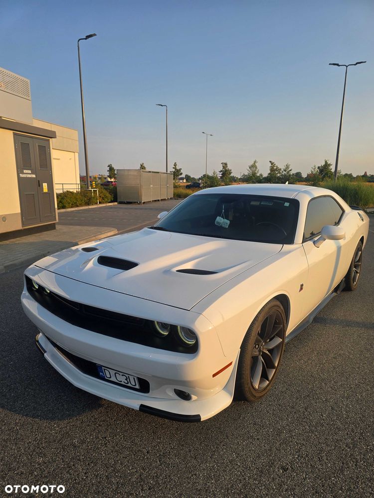 Dodge Challenger - 1
