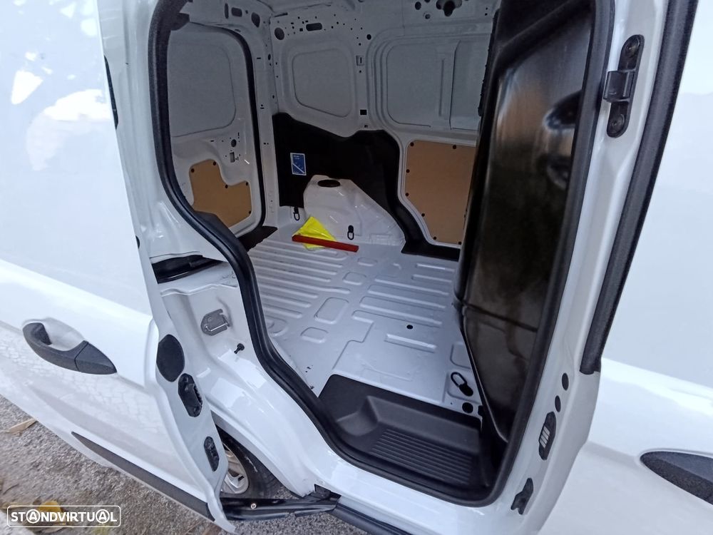 Ford Transit Courier - 23