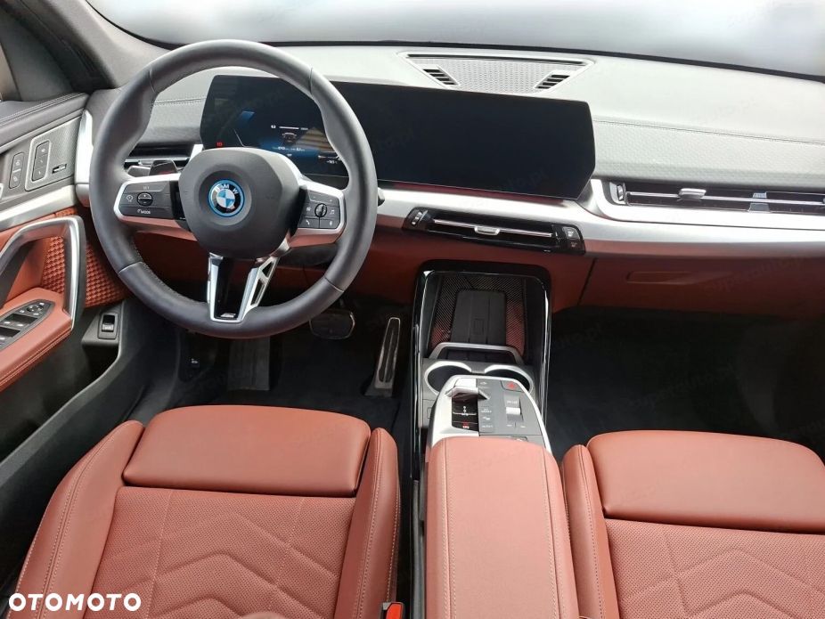 BMW iX2 - 11