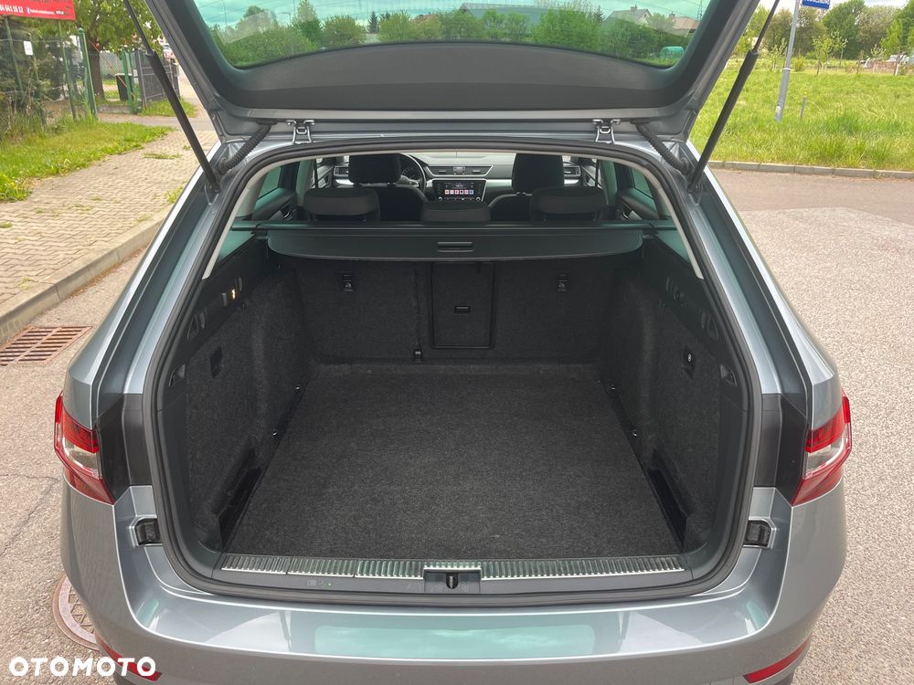 Skoda Superb 2.0 TDI DSG Style - 23