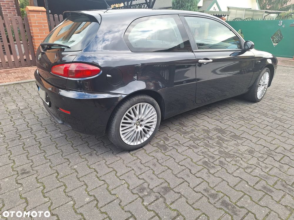 Alfa Romeo 147 - 8