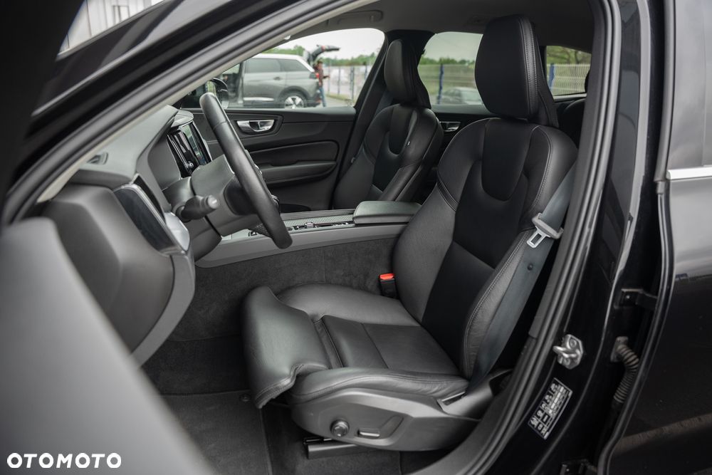 Volvo XC 60 D3 Drive-E Momentum - 25