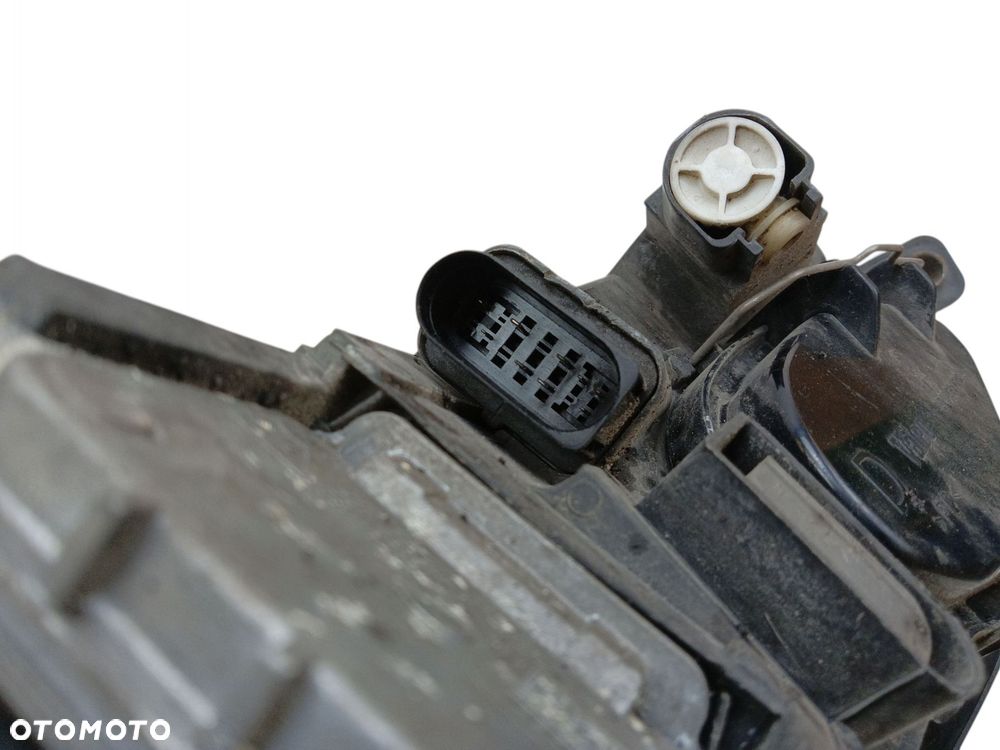 LAMPA PRAWY PRZÓD VOLKSWAGEN PASSAT B6 (2005-2010) 2.0 TDI 140KM - 5