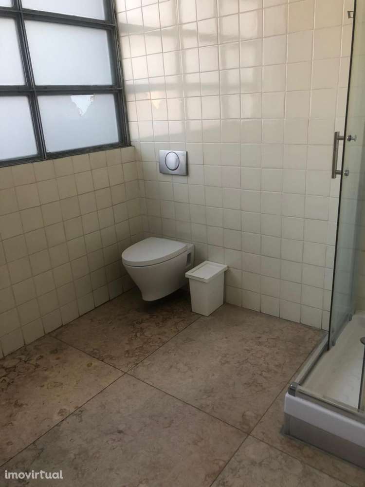 Quarto - localizado em Intendente Lisbon - Grande imagem: 3/13