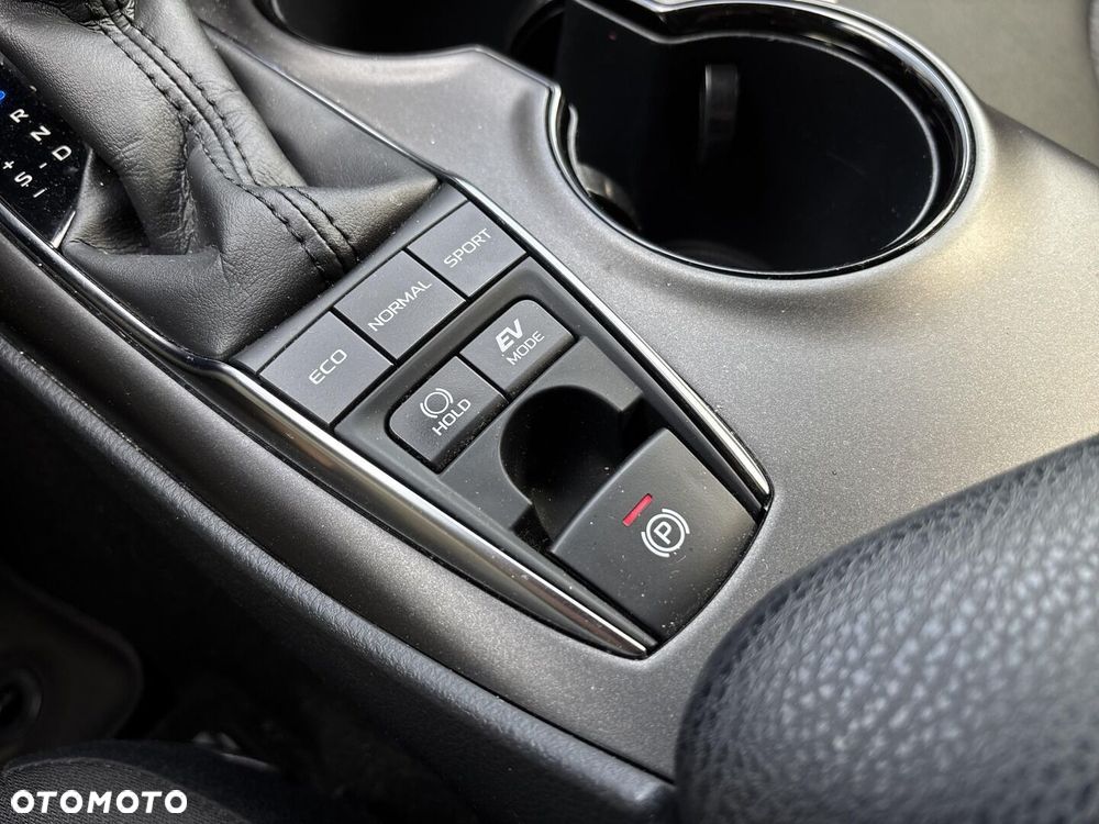 Toyota Camry 2.5 Hybrid Comfort CVT - 28