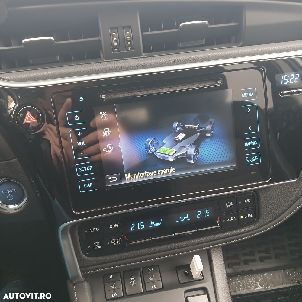 Toyota Auris 1.8 L VVT-i HSD Sol - 5