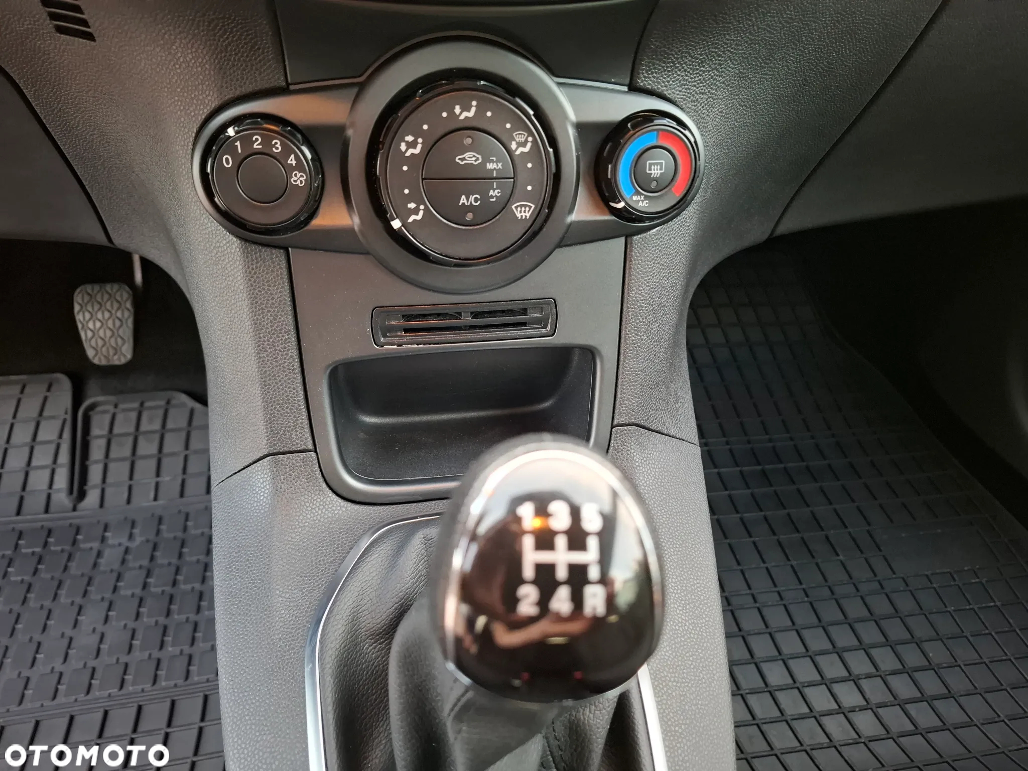 Ford Fiesta - 10