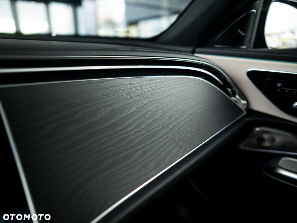 Mercedes-Benz Klasa E - 24