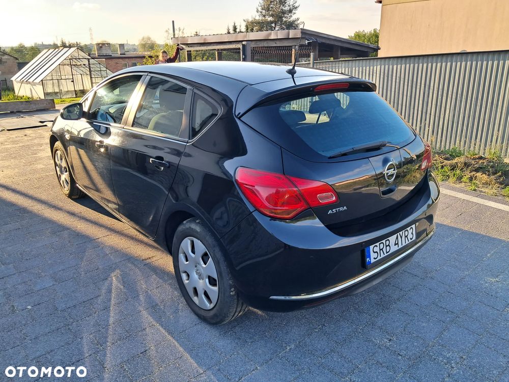 Opel Astra 1.6 Essentia - 10