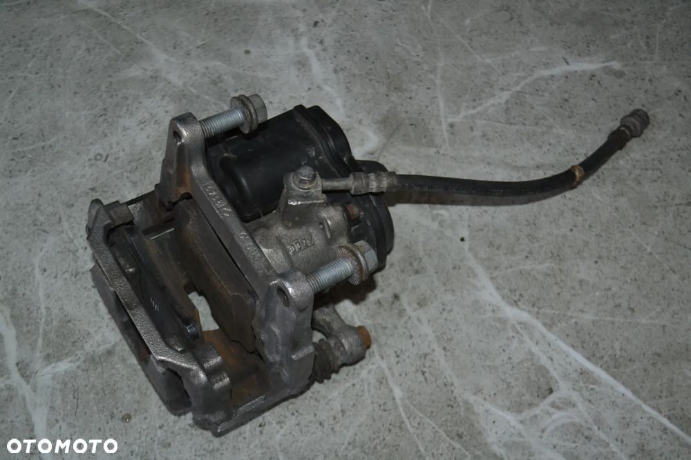 AUDI A4 B9 A5 8W ZACISK HAMULCOWY TYŁ TYLNY LEWY 8W0405BA JARZMO STAN - 3