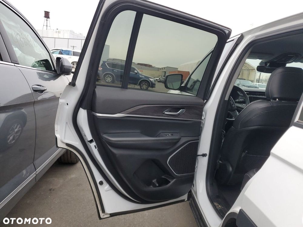 Jeep Grand Cherokee - 29