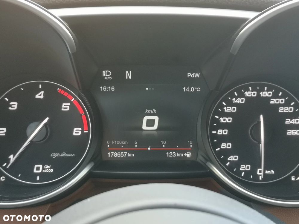 Alfa Romeo Giulia 2.2 D Turbo Super - 16