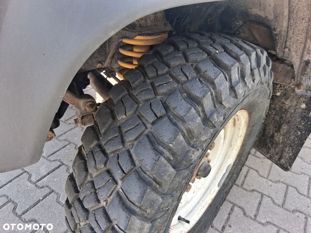 Land Rover Defender 2.4 TD4 SE - 22