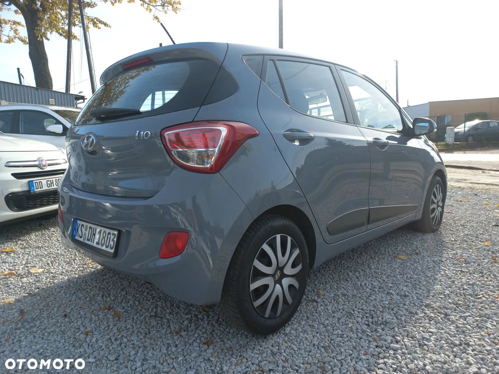 Hyundai i10 1.0 Fifa World Cup Edition - 8