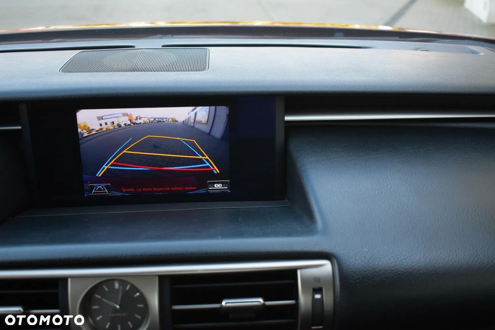 Lexus IS 300h F Sport - 13