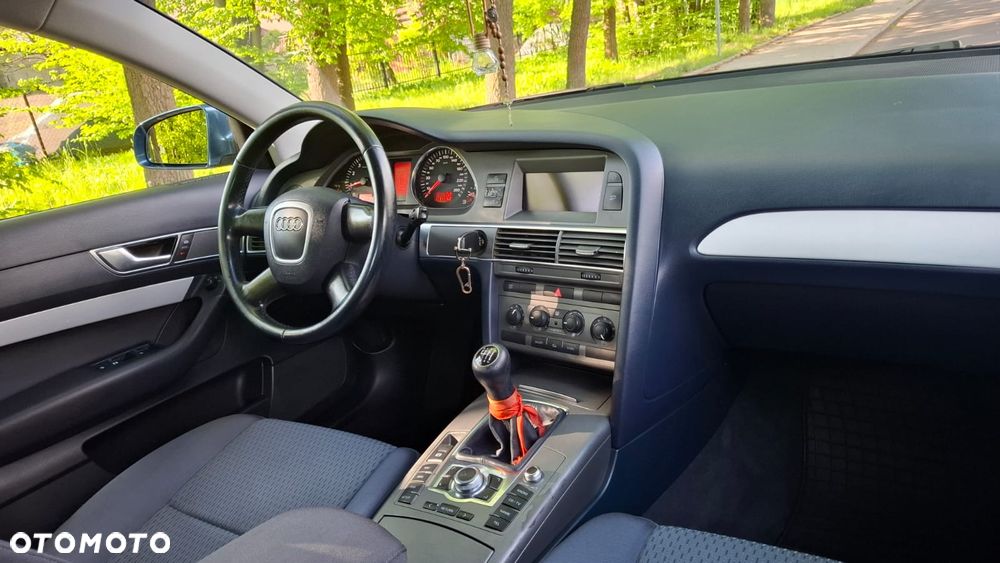 Audi A6 Limousine 2.4 - 8