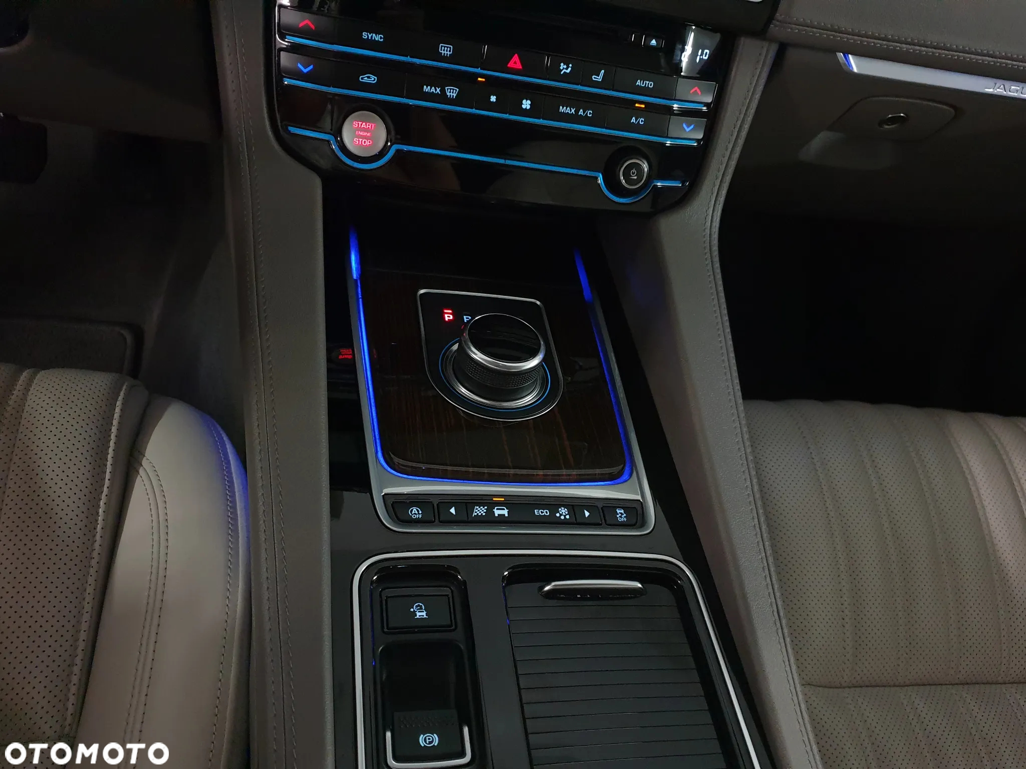 Jaguar F-Pace 2.0 i4D AWD R-Sport - 31