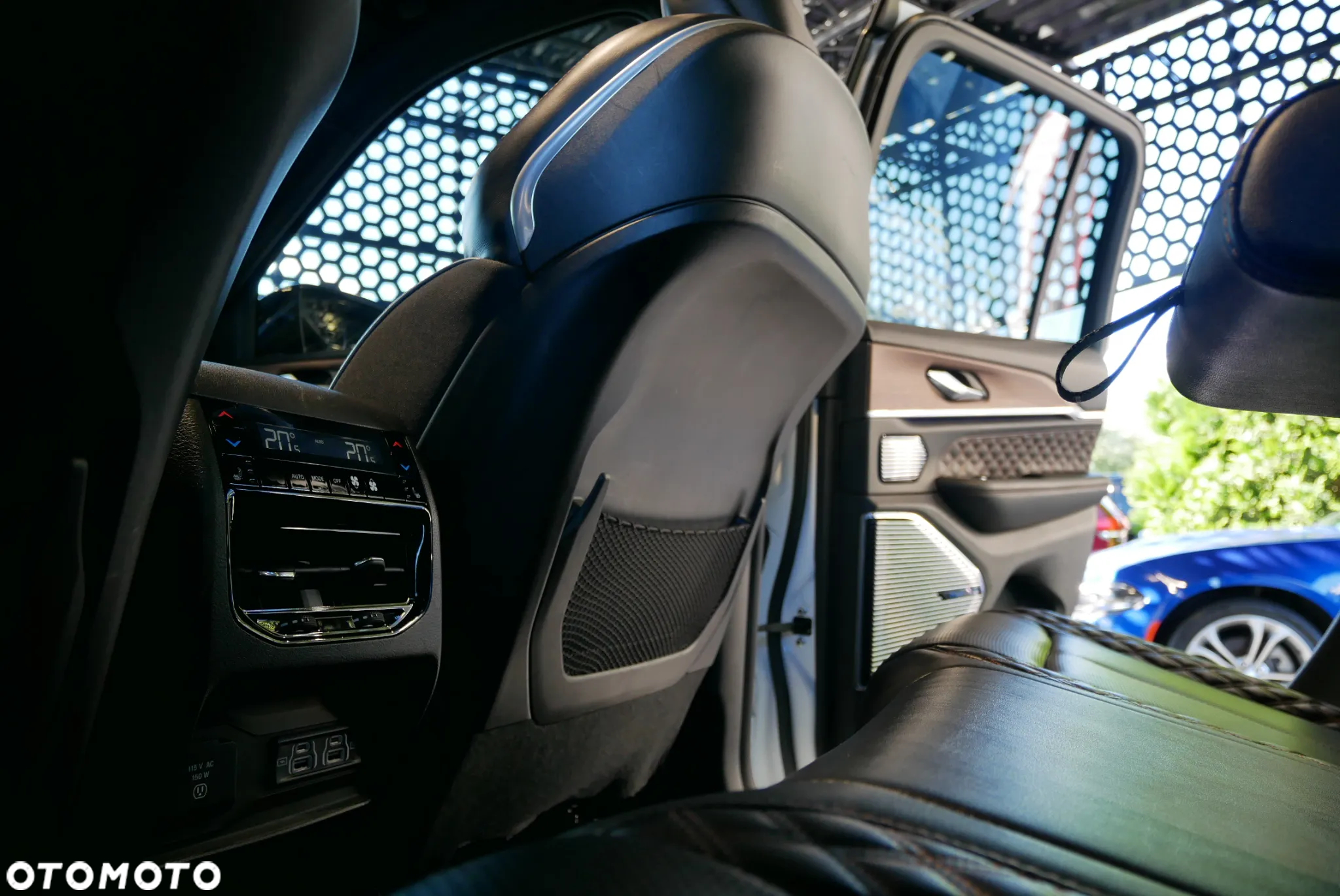 Jeep Grand Cherokee - 22