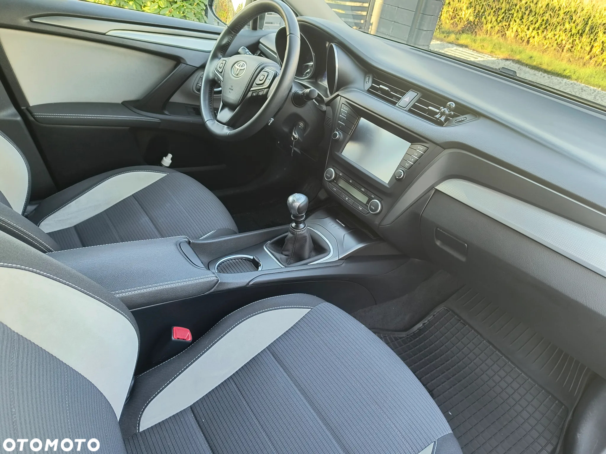 Toyota Avensis 2.0 D-4D Premium - 13