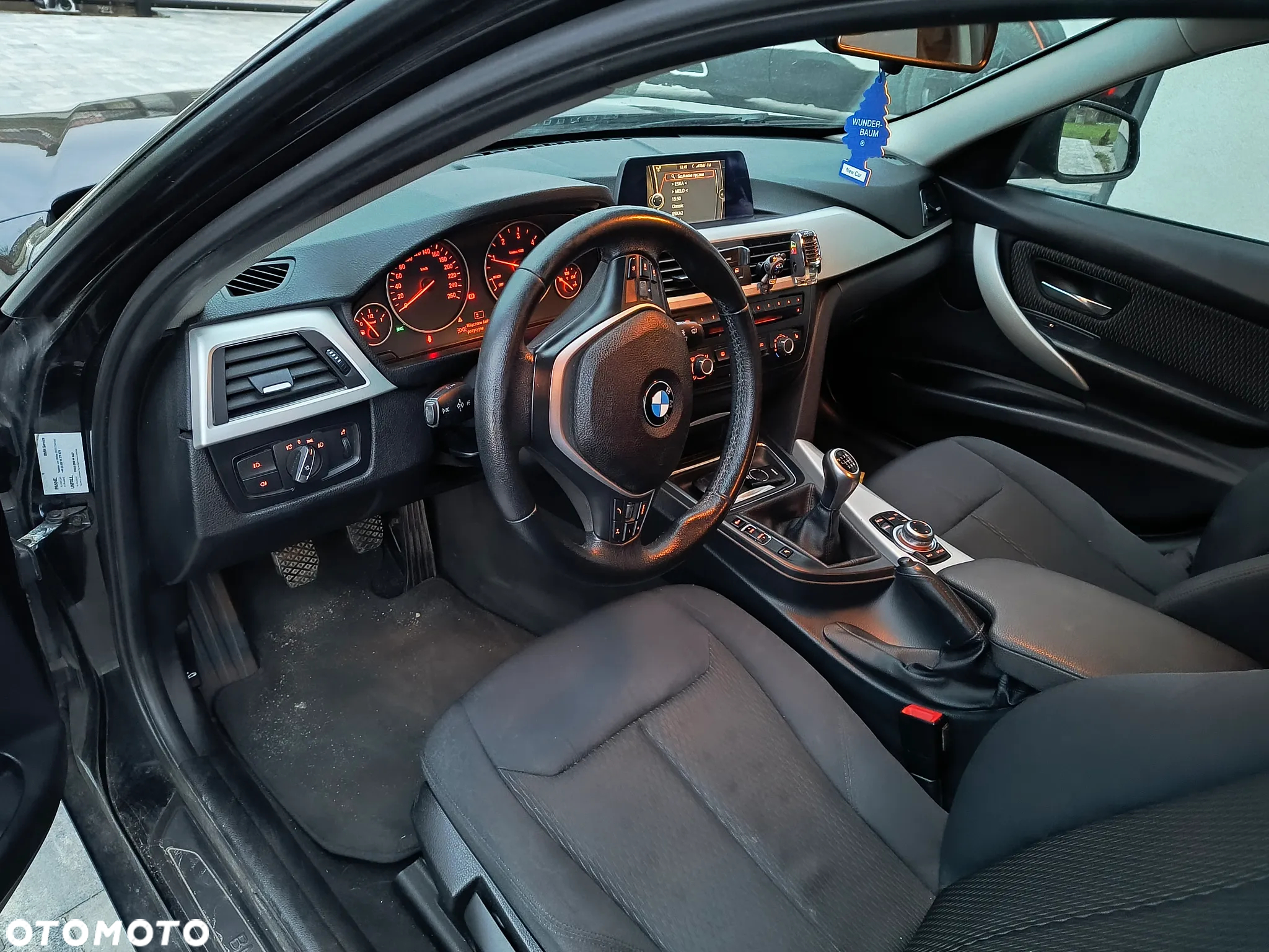 BMW Seria 3 318d Touring - 14