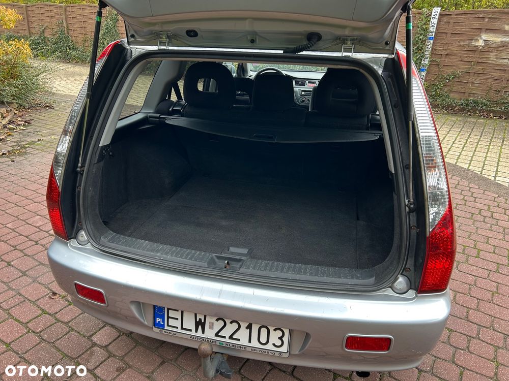Mitsubishi Lancer Kombi 1.6 Intense - 36