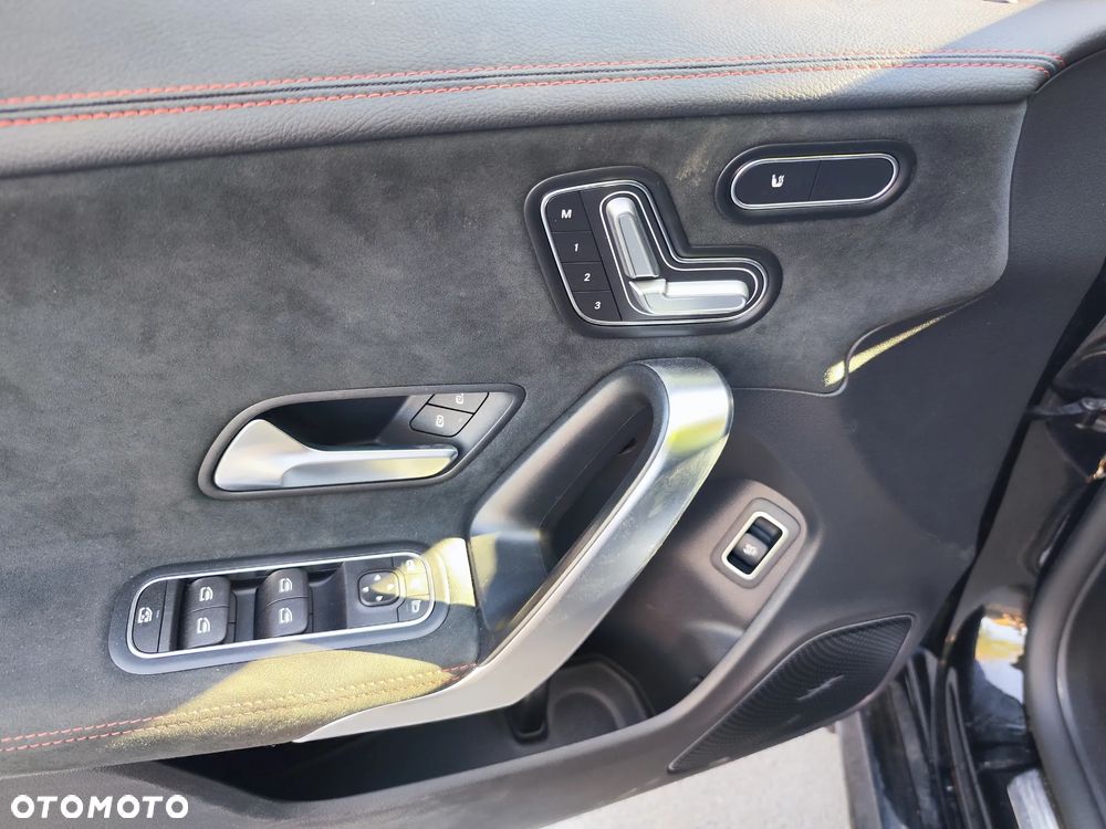 Mercedes-Benz CLA 250 7G-DCT AMG Line - 12