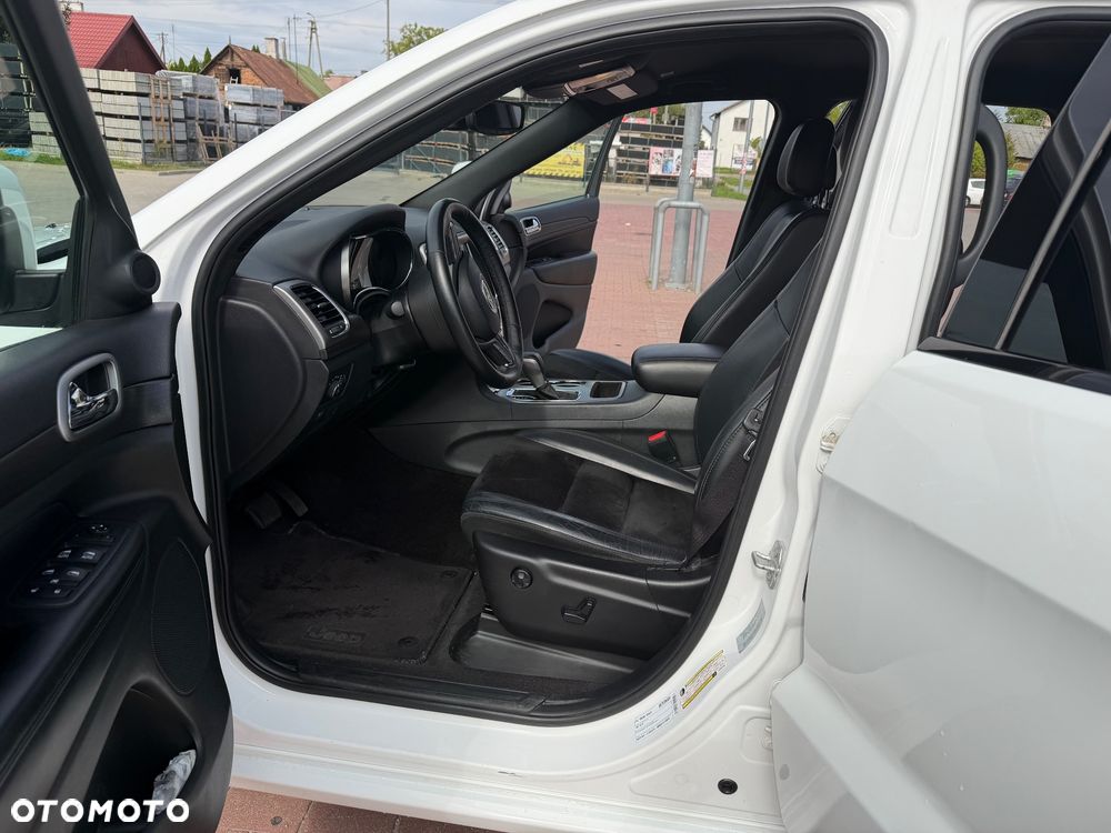 Jeep Grand Cherokee - 12