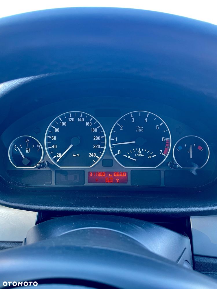 BMW Seria 3 318i - 13