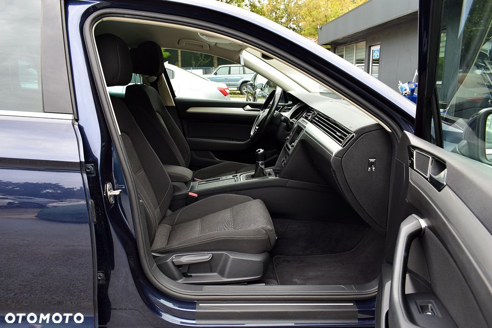 Volkswagen Passat - 8