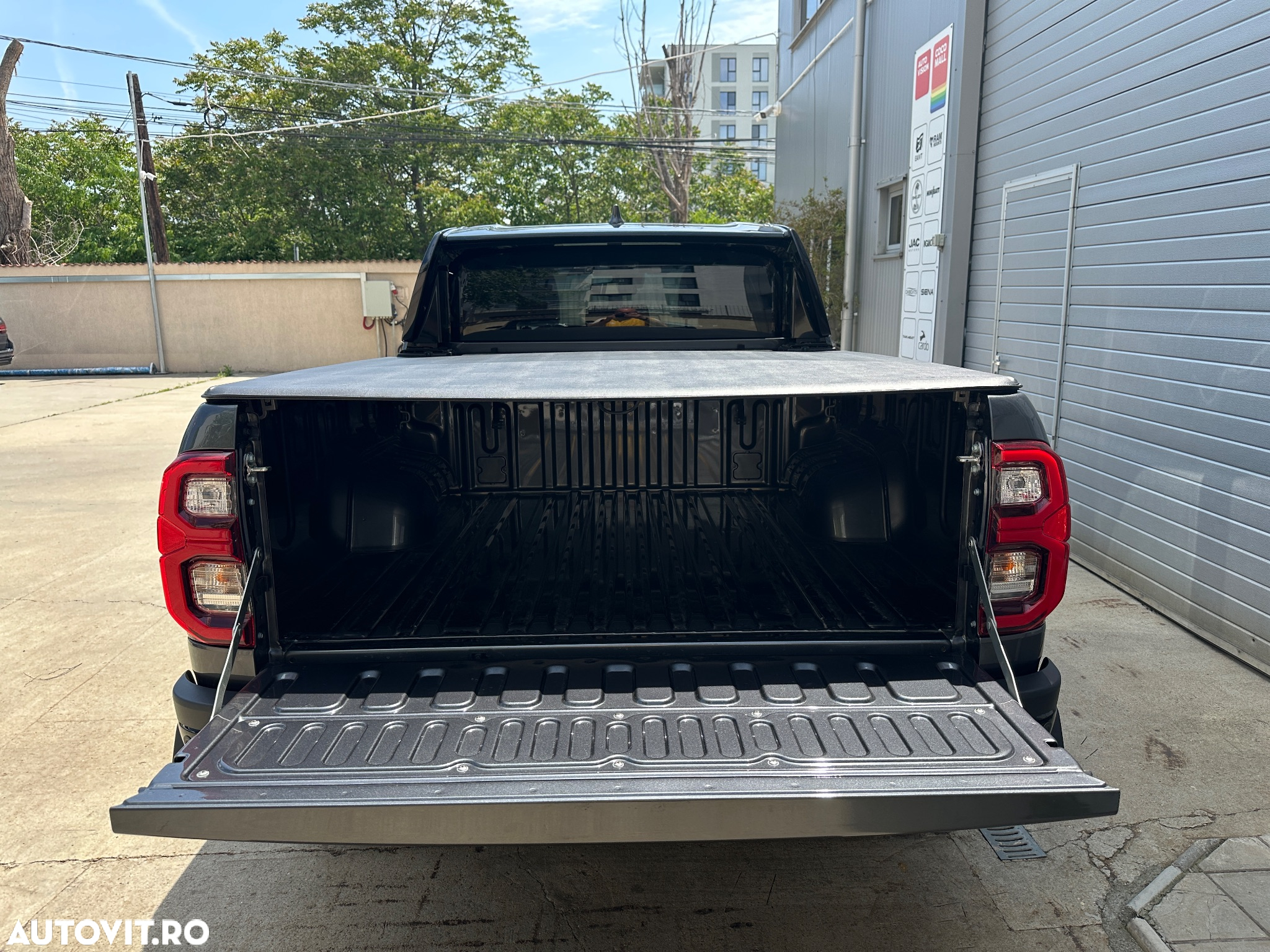 Toyota Hilux 2.8D 204CP 4x4 Double Cab AT GR Sport - 13