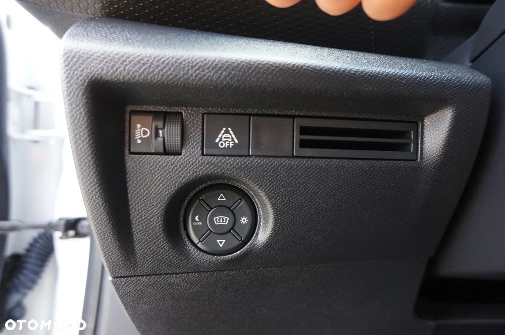 Citroën C4 BlueHDi 130 Stop&Start EAT8 SHINE - 24