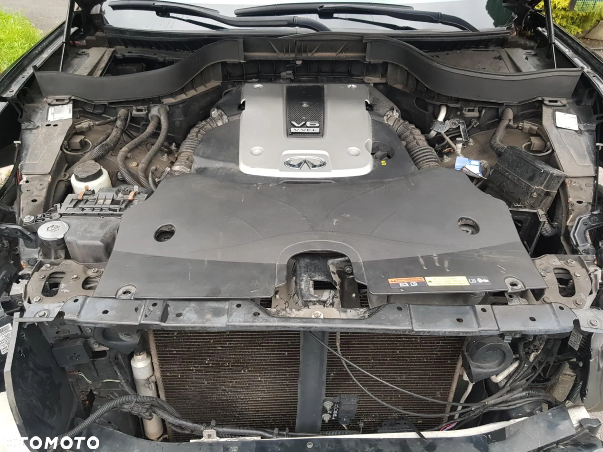 Infiniti QX70 - 9