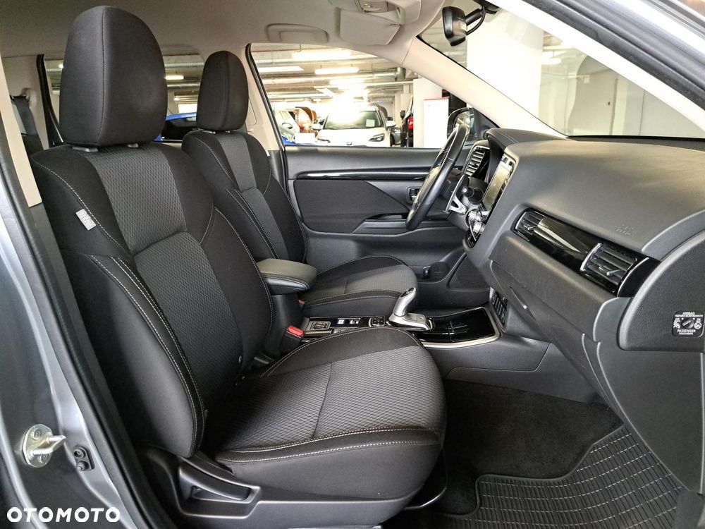 Mitsubishi Outlander - 15