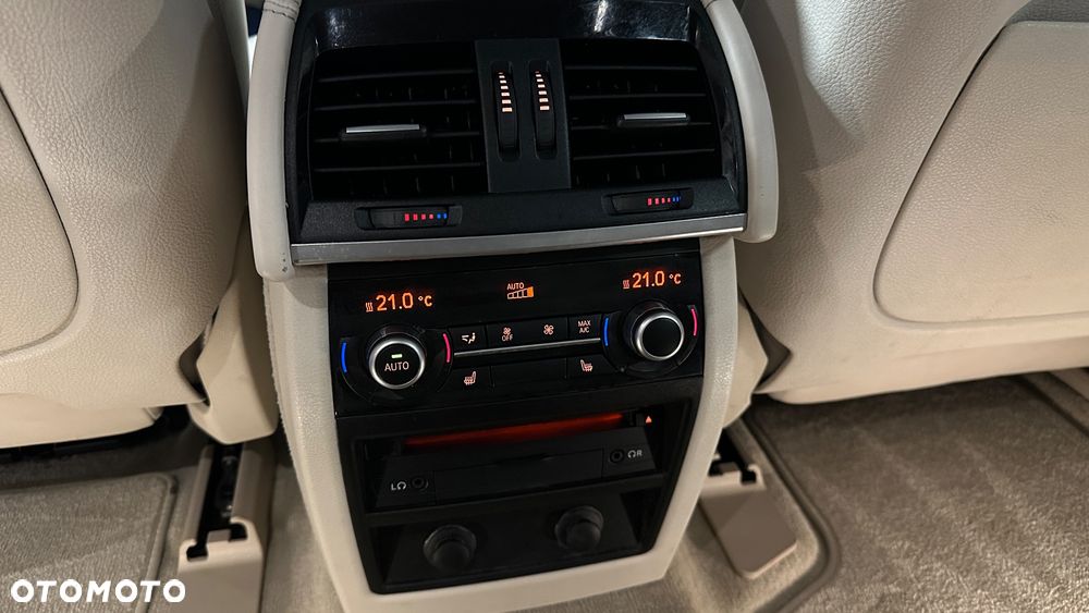 BMW X5 xDrive50i - 34