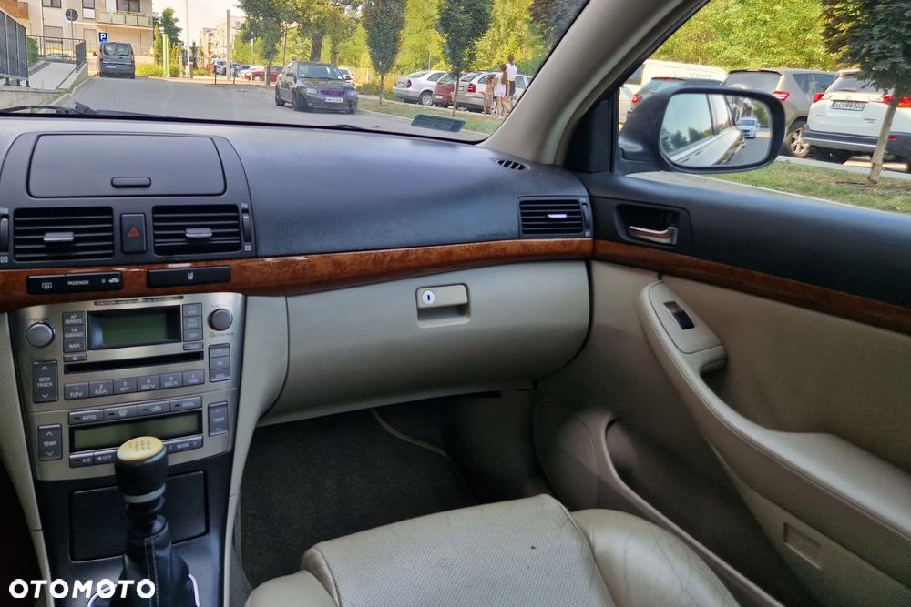 Toyota Avensis - 9