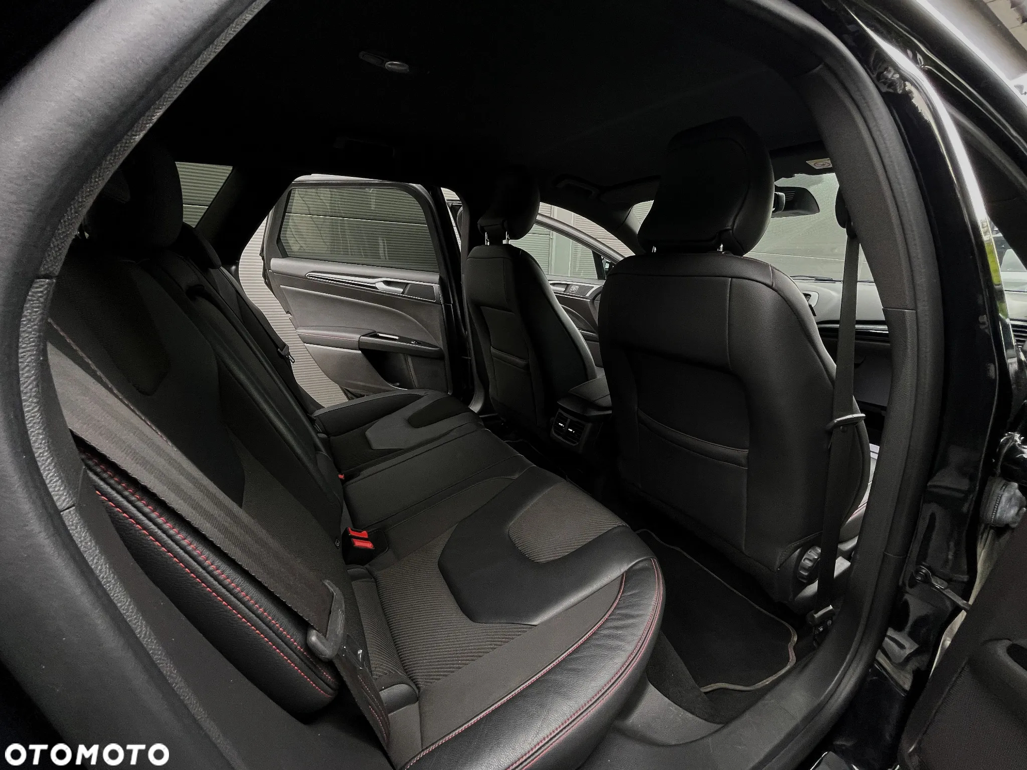 Ford Mondeo 2.0 TDCi ST-Line PowerShift - 33