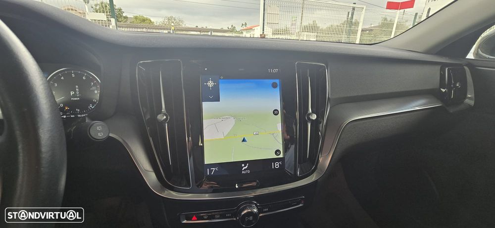 Volvo V60 2.0 T8 AWD TE Momentum Plus - 35