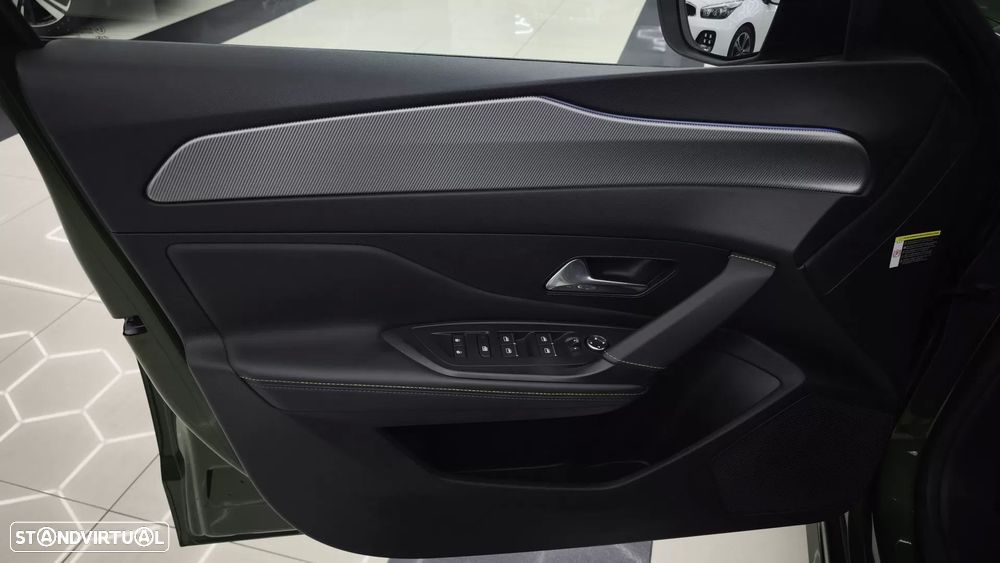 Peugeot 308 180 e-EAT8 GT - 23