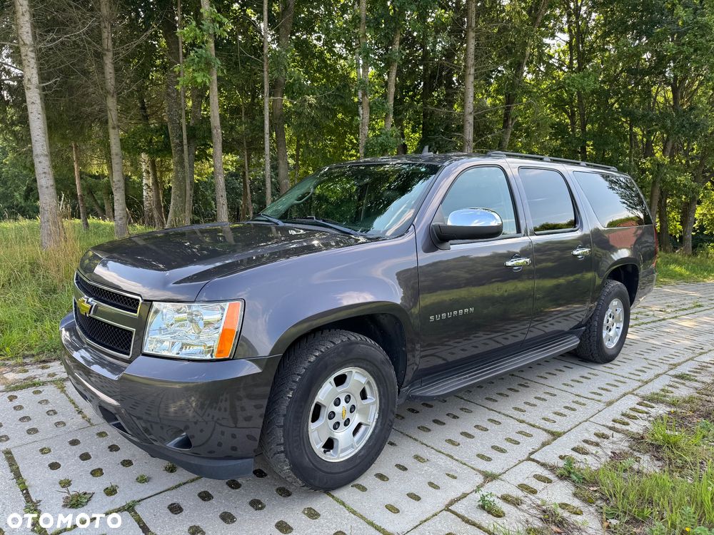 Chevrolet Suburban - 6