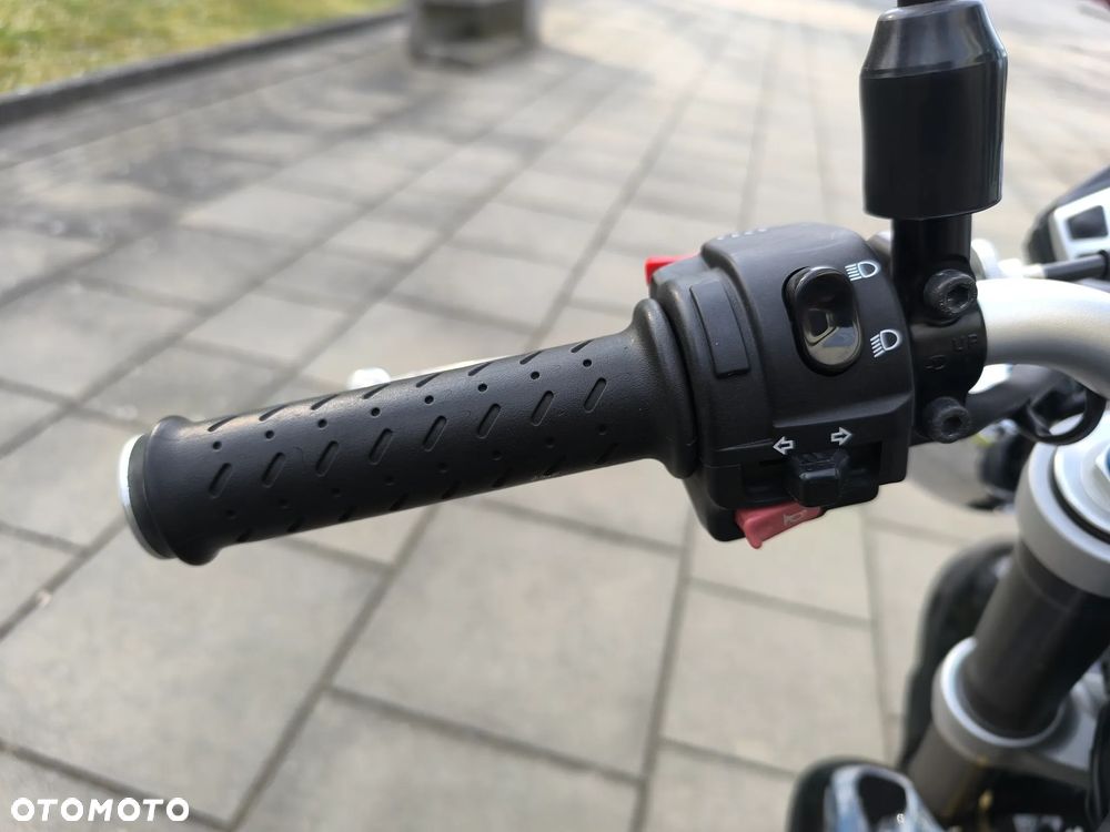 Triumph Street Triple - 9