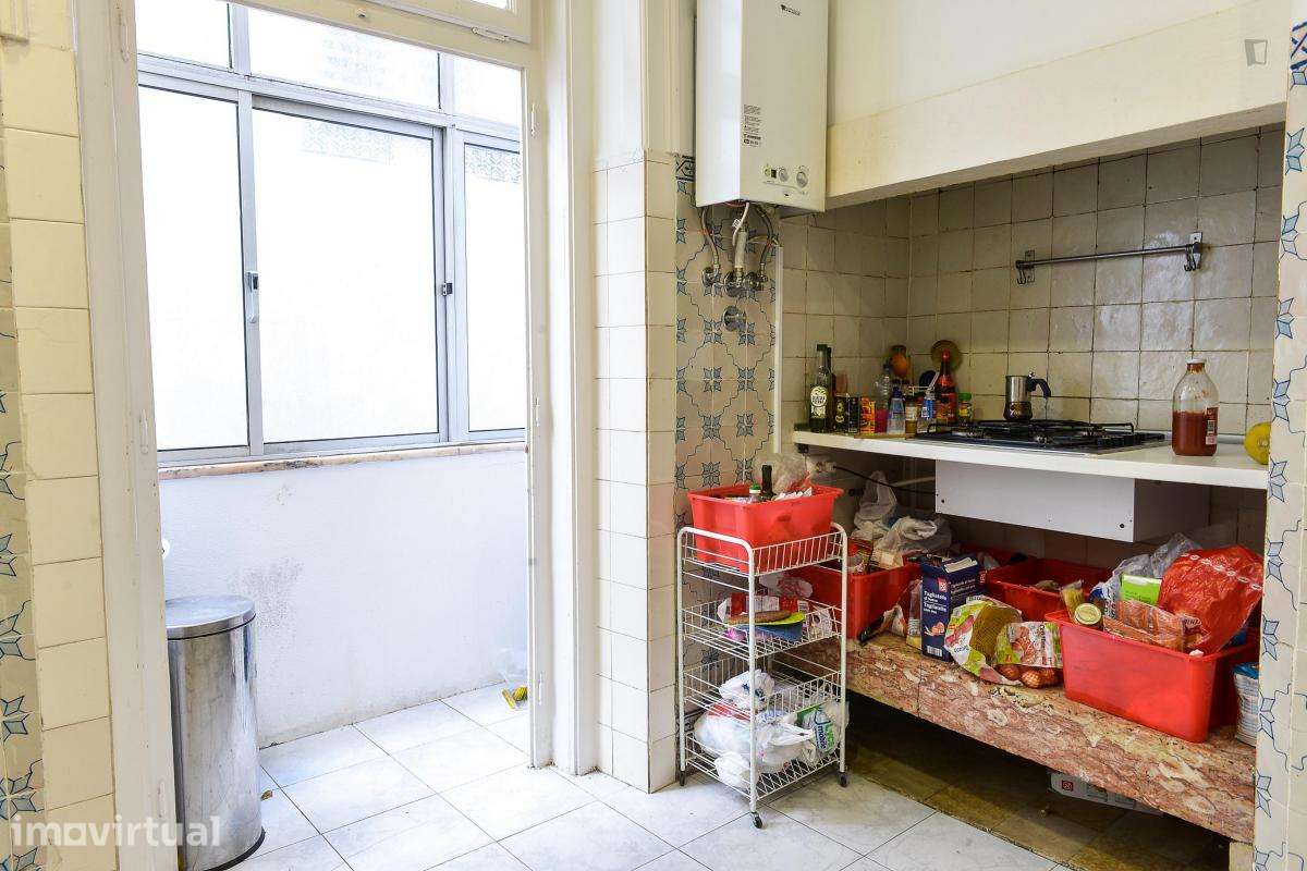 Quarto - localizado em Intendente Lisbon - Grande imagem: 4/19