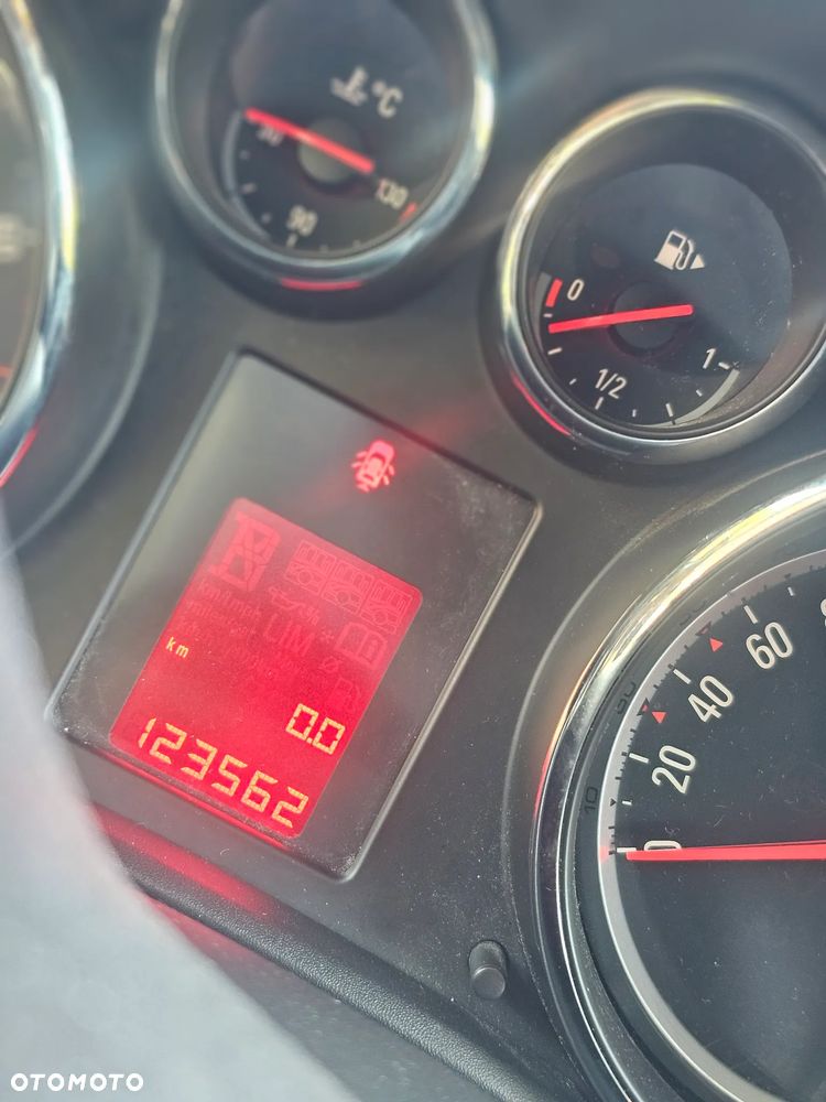 Opel Astra 1.6 - 12