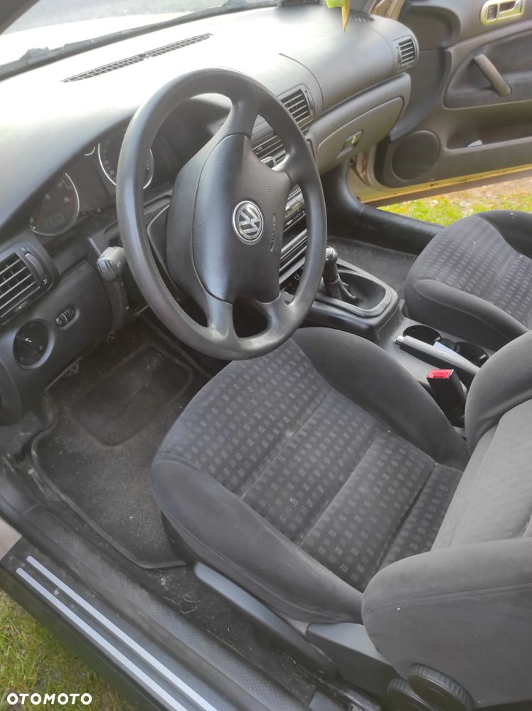 Volkswagen Passat 1.8T Basis - 3