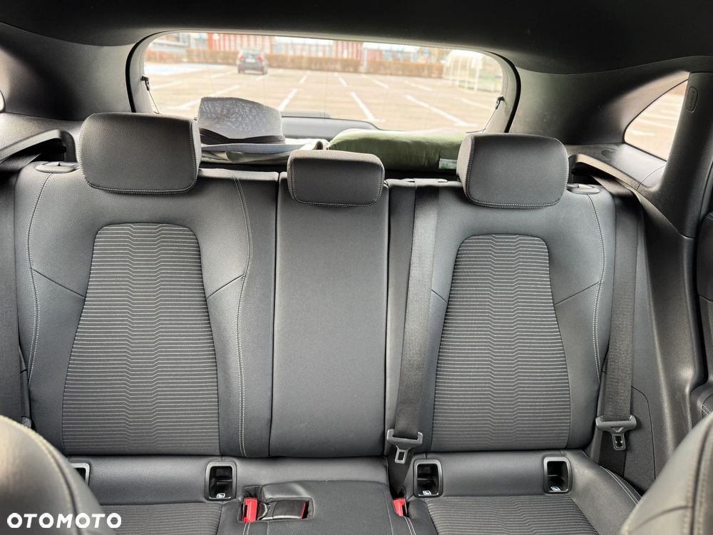 Mercedes-Benz GLA 200 d - 18